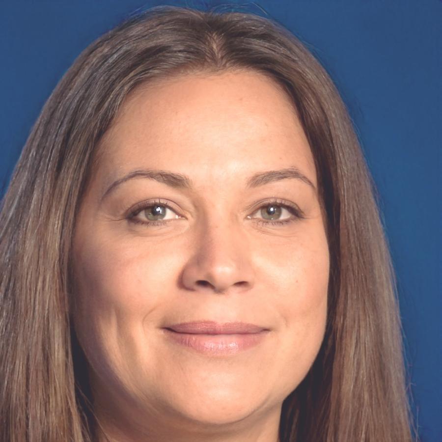 Portrait of satisfied client Dara Thorne